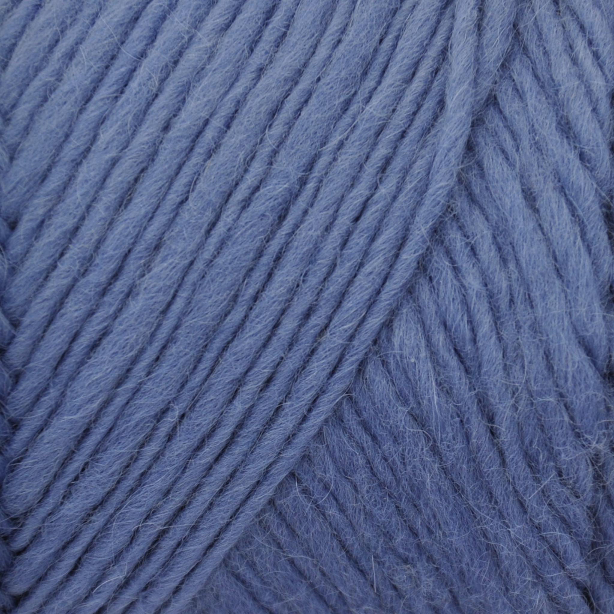 Brown Sheep Lamb’s Pride Bulky yarn skein, Shiraz Grape dusty violet colorway close-up