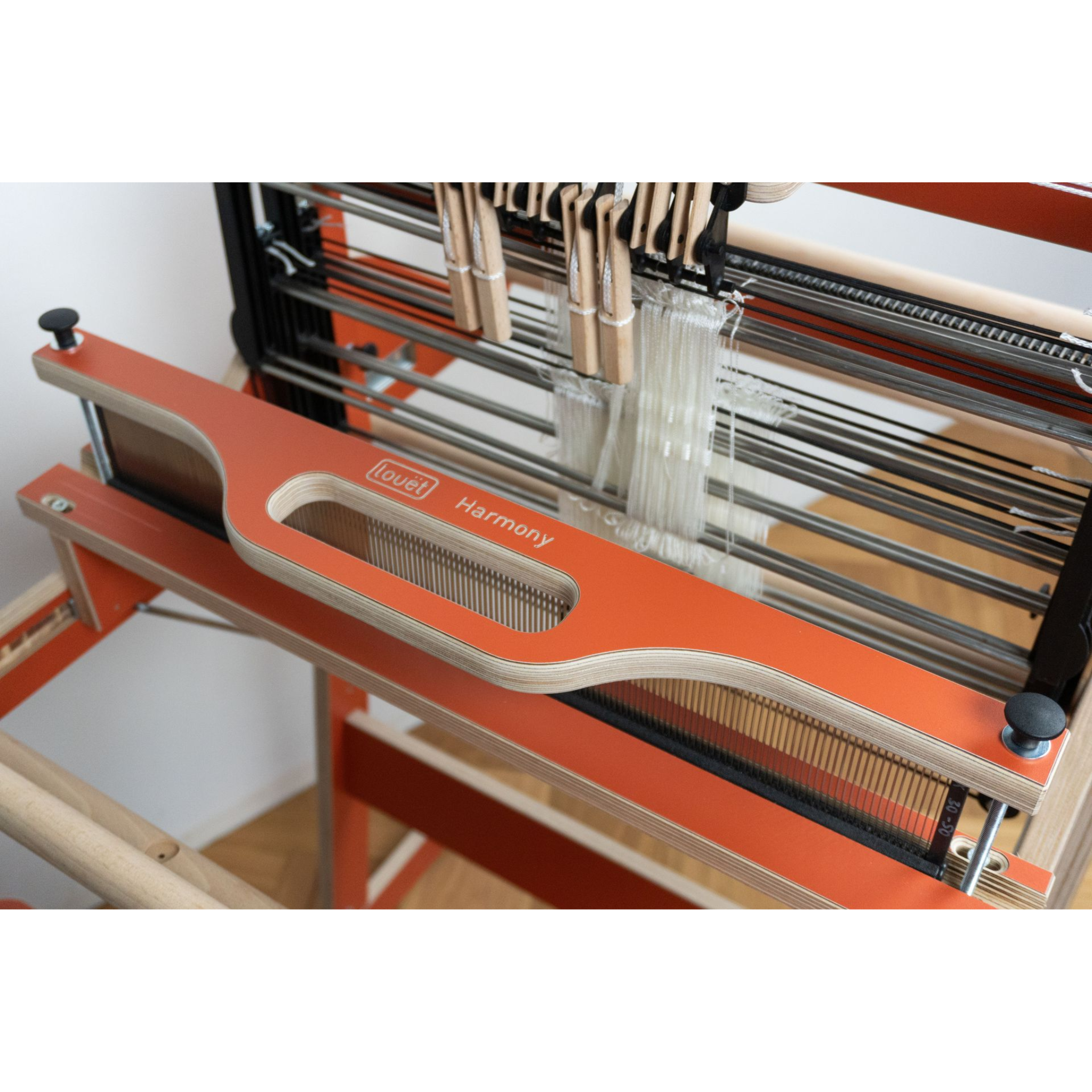 Louet Harmony Loom Terracotta – Tensioning and warp threads on back beam