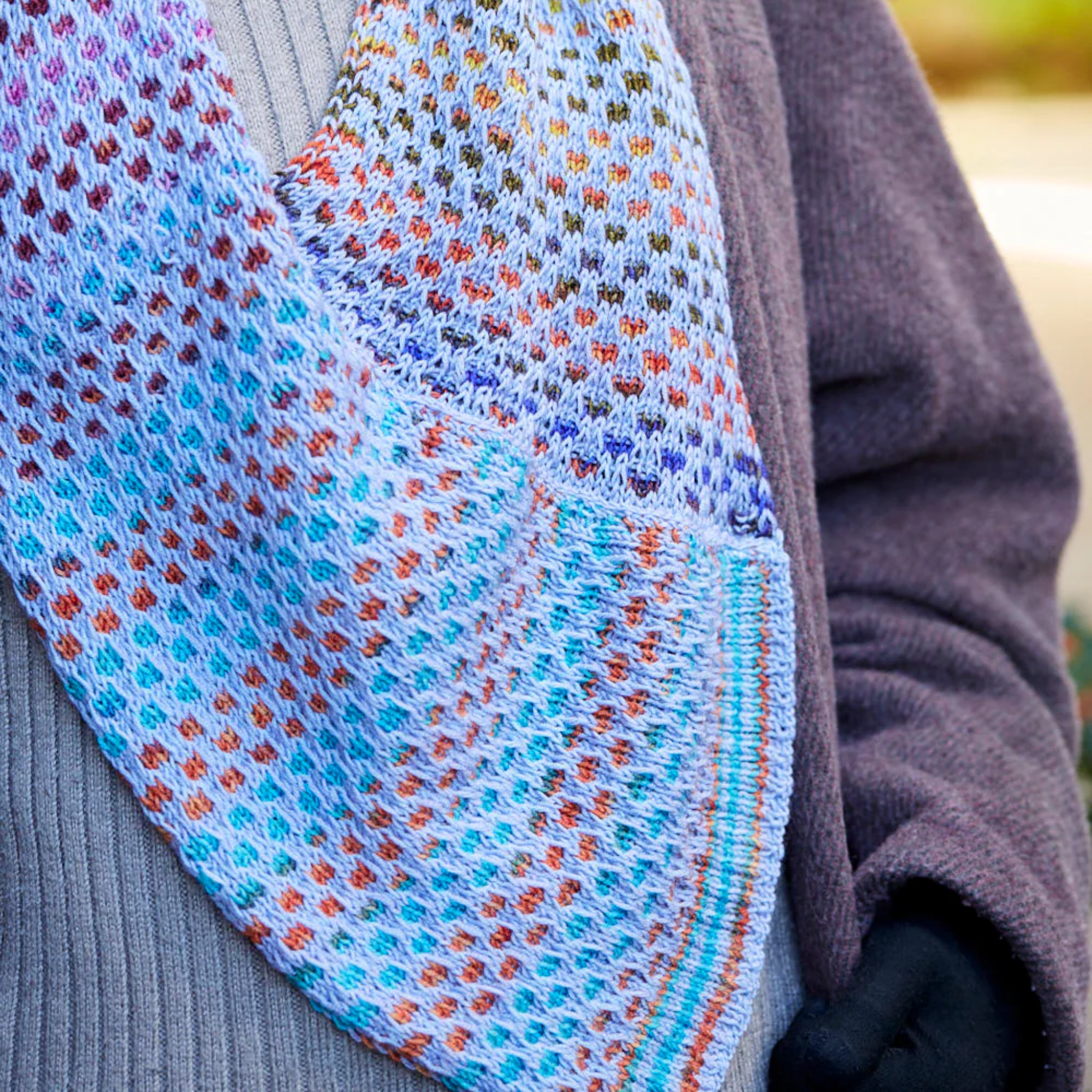 Texture close‑up of the Saman Cowl knit with Uneek 3007 and Harvest Blueberry, focusing on the colorful dot pattern.