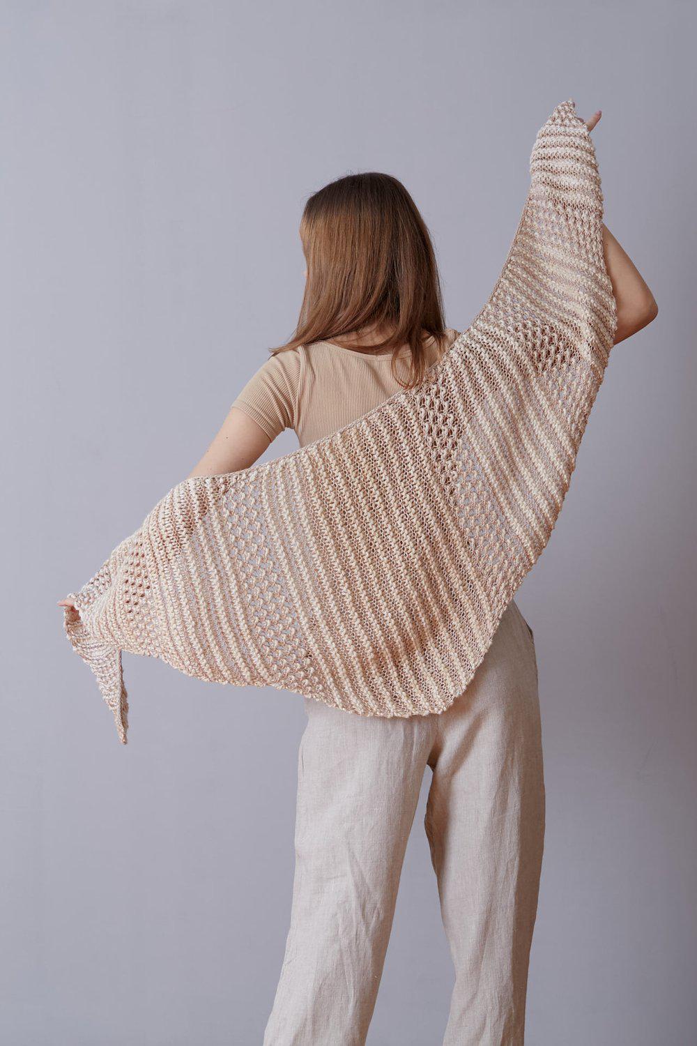 Kumru Shawl Pattern-Knitting Patterns-Urth Yarns-Revolution Fibers